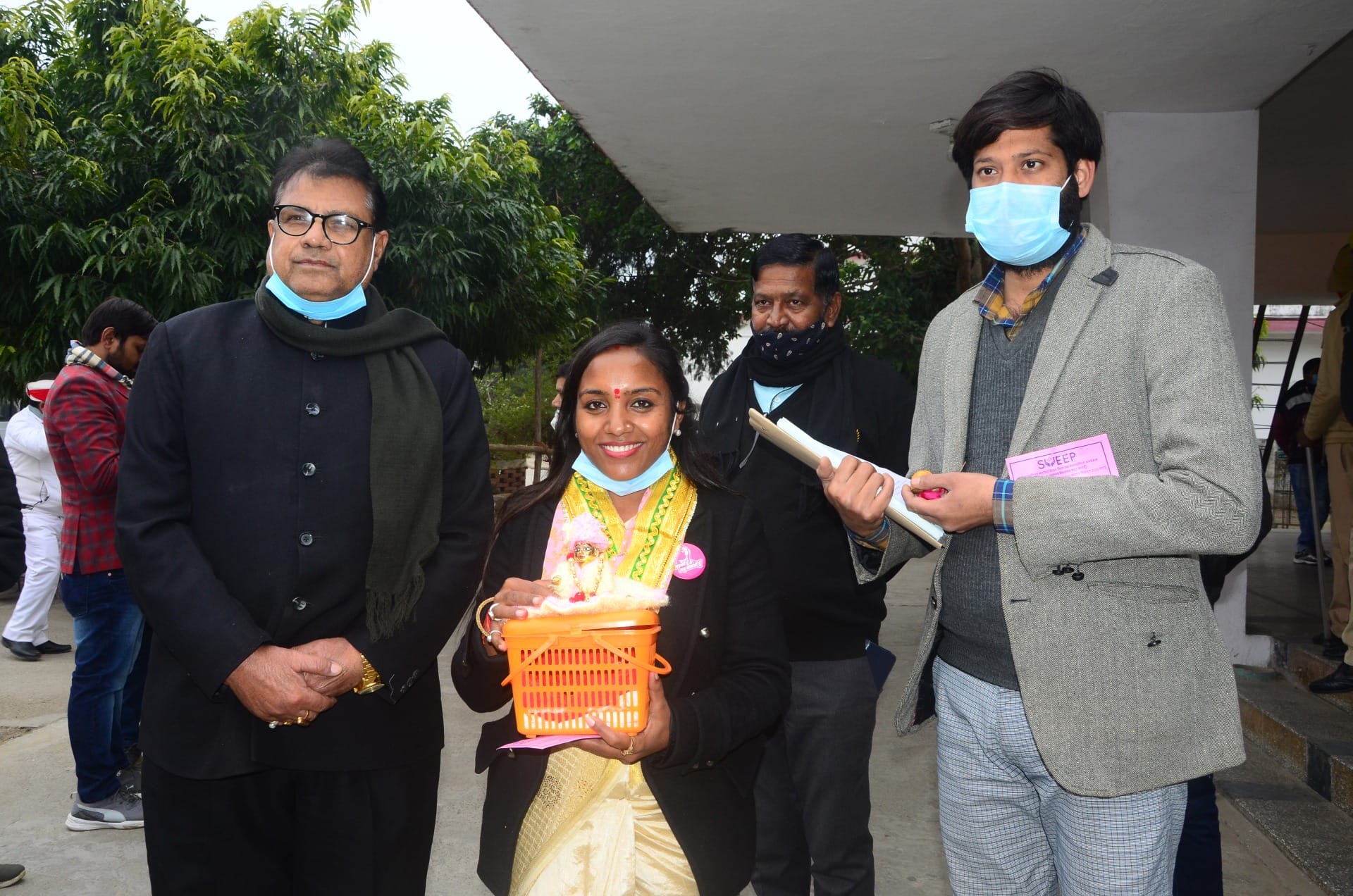 नामांकन कराने पहुंचीं कांग्रेस की रजनी सिंह। संवाद नामांकन कराने पहुंचीं कांग्रेस की रजनी सिंह। संवाद