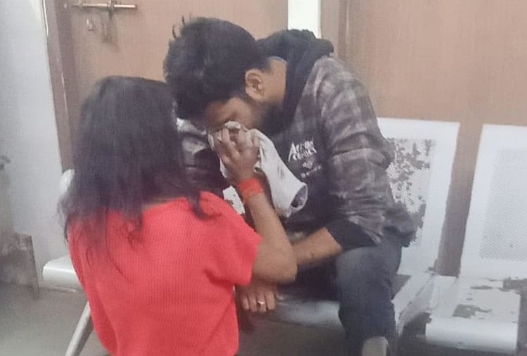 Drama Cinta Tegangan Tinggi: Di ​​Chhatarpur, Ketika Sang Pacar Melihat Pacarnya Dengan Laki-Laki Lain, Dia Dengan Brutal Memukul Pemuda itu dengan Pukulan