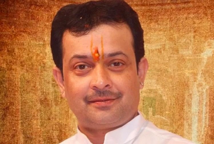 Bhaiyyu Maharaj Suicide Case: Chief Servant Vinayak, Driver Sharad And  Caretaker Palak Convicted, Punishment Will Be Pronounced Today - भय्यू  महाराज सुसाइड केस में फैसला: शिष्या पलक, मुख्य सेवादार ...