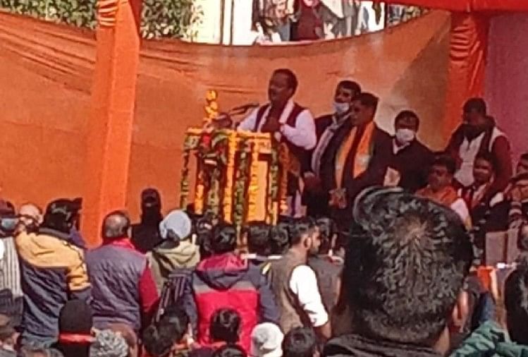 L’adjoint Cm Keshav Prasad Maurya cible l’Akhilesh Yadav à Agra