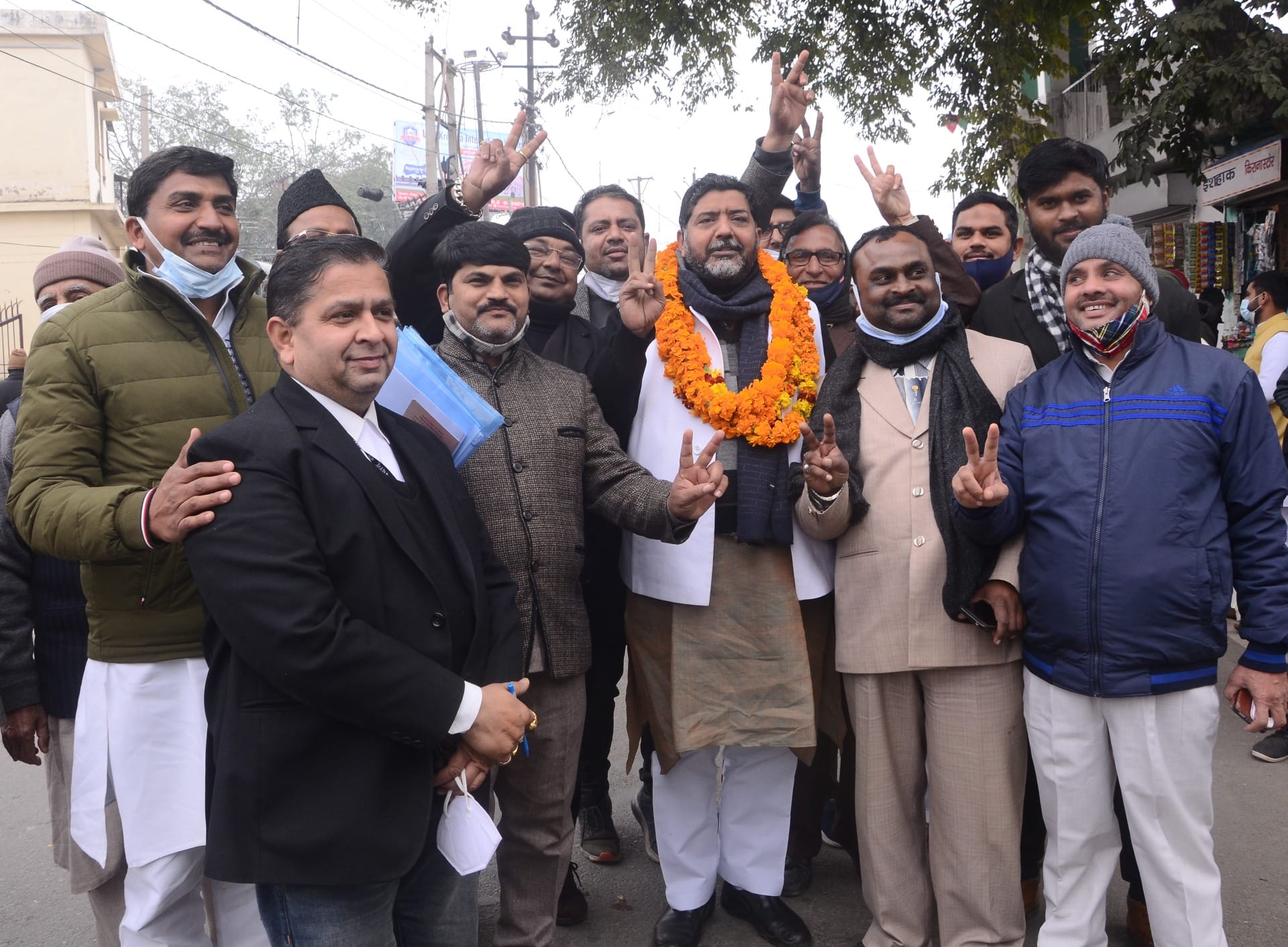 नामांकन कराने पहुंचे मुशर्रत अली उर्फ हाजी बिट्टन। संवाद नामांकन कराने पहुंचे मुशर्रत अली उर्फ हाजी बिट्टन। संवाद