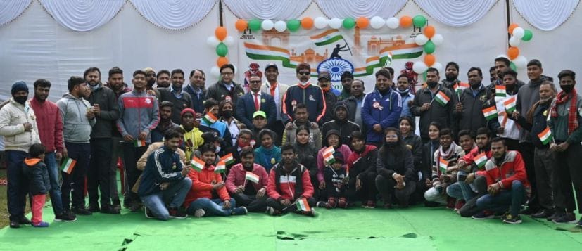 रुद्रपुर स्थित एक कंपनी में सम्मानित साइकिलिंग कोरोना वारियर्स व अतिथि। रुद्रपुर स्थित एक कंपनी में सम्मानित साइकिलिंग कोरोना वारियर्स व अतिथि।