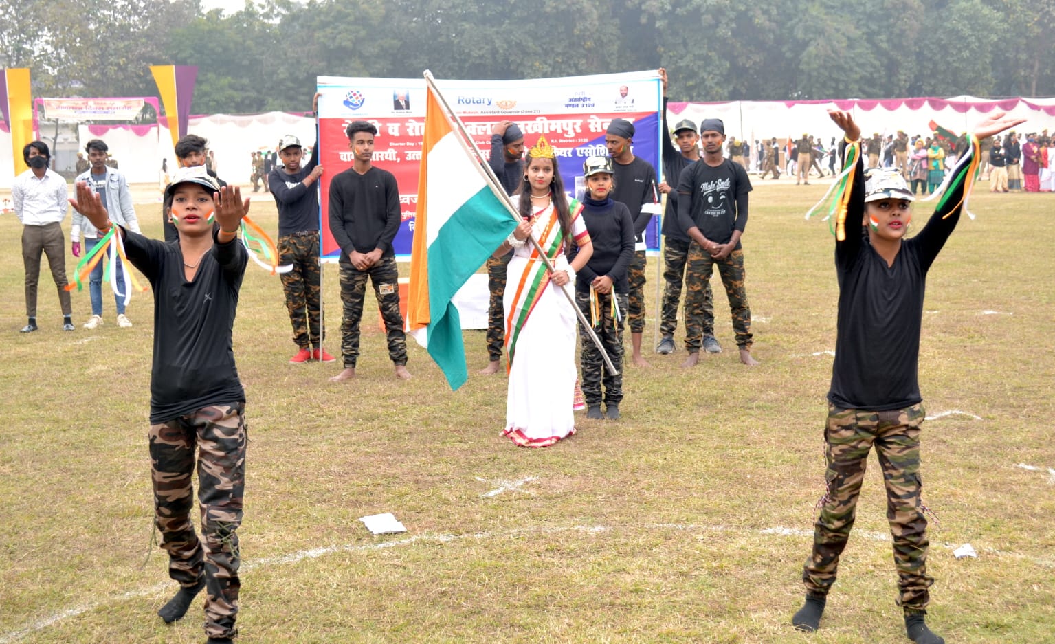गणतंत्र दिवस पर देश भक्ति कार्यक्रम प्रस्तुत करती छात्राएं गणतंत्र दिवस पर देश भक्ति कार्यक्रम प्रस्तुत करती छात्राएं