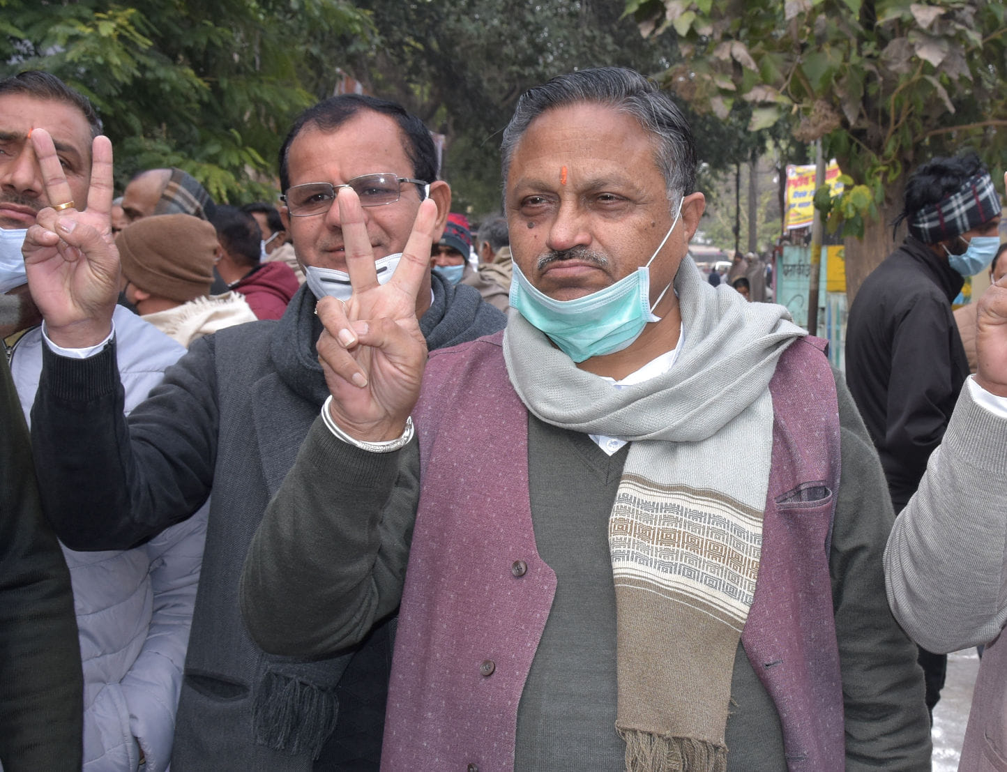 कलेक्ट्रेट में नामांकन करने पहुंचे देवबंद बसपा प्रत्याशी राजेन्द्र चौधरी