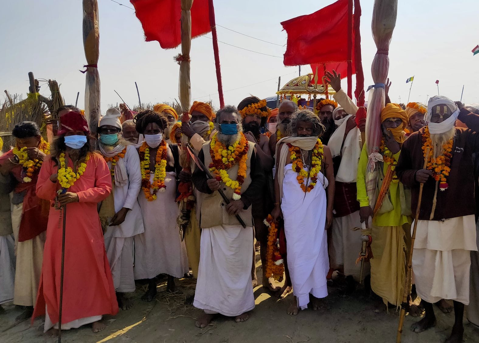 रामनगरिया मेला में निकाली गई शोभायात्रा में शामिल साधु-संत। संवाद रामनगरिया मेला में निकाली गई शोभायात्रा में शामिल साधु-संत। संवाद