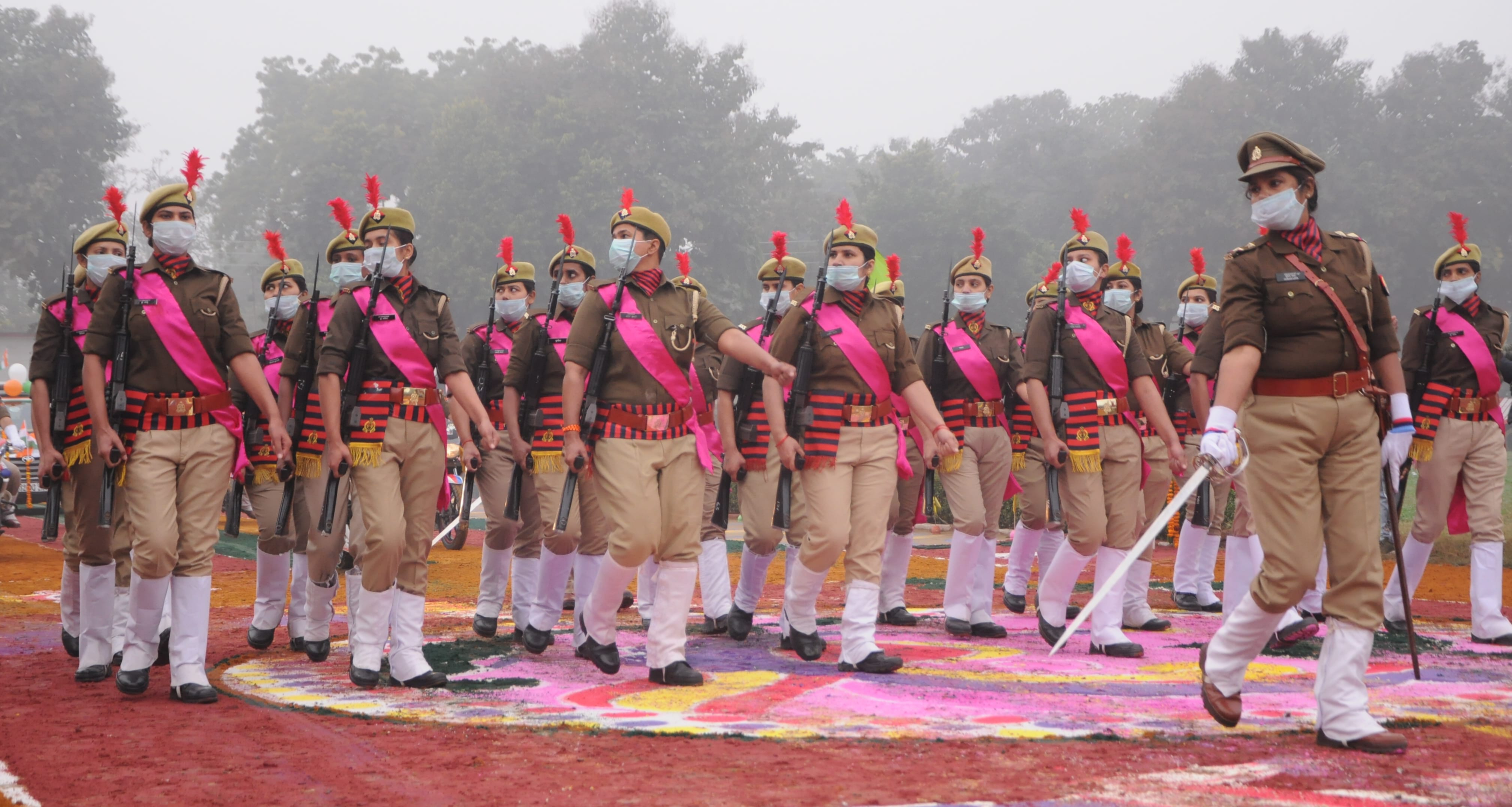 पुलिस लाइन में आयोजित गणतंत्र दिवस की परेड में शामिल पुलिसकर्मी।