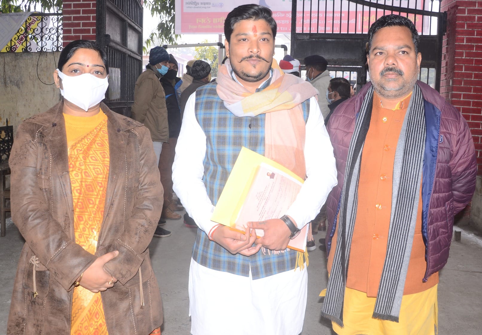 सांसद डॉ. संघमित्रा मौर्य और जिलाध्यक्ष राजीव गुप्ता के साथ नामांकन कराने पहुंचे कुशाग्र सागर। ? सांसद डॉ. संघमित्रा मौर्य और जिलाध्यक्ष राजीव गुप्ता के साथ नामांकन कराने पहुंचे कुशाग्र सागर। ?