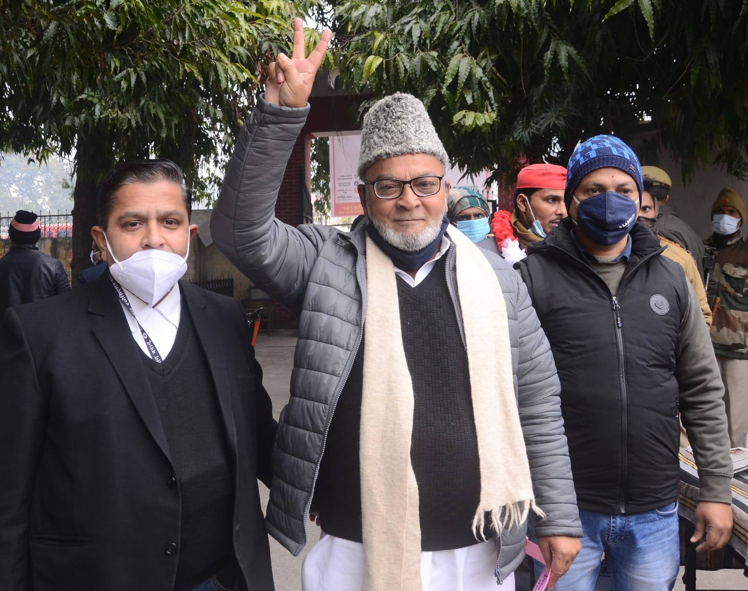 नामांकन कराने पहुंचे मुस्लिम खां। संवाद नामांकन कराने पहुंचे मुस्लिम खां। संवाद