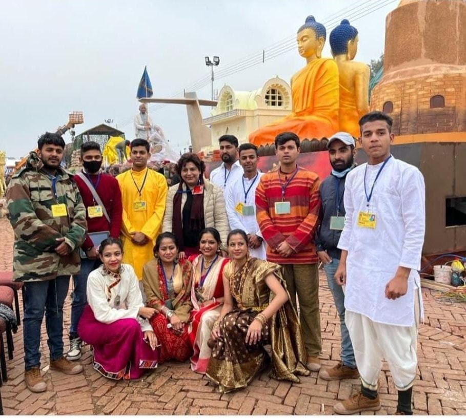 पानीपत। गंगा गौतम व उनको सब उड़े सब जुड़े की टीम।