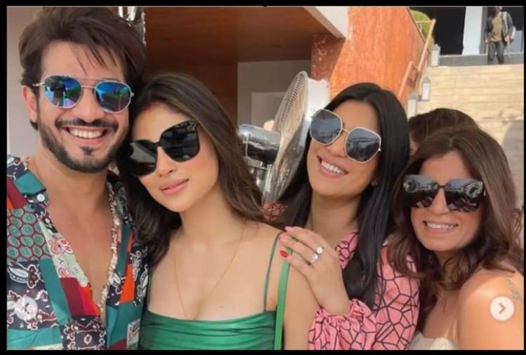 मौनी रॉय - सूरज नांबियार वेडिंग पार्टी