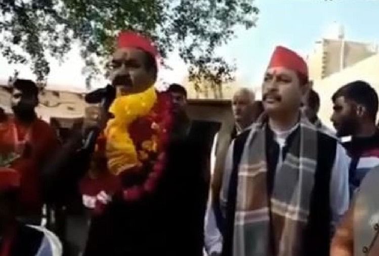 Le candidat Sp a demandé des votes pour la vidéo Bsp devient virale à Agra