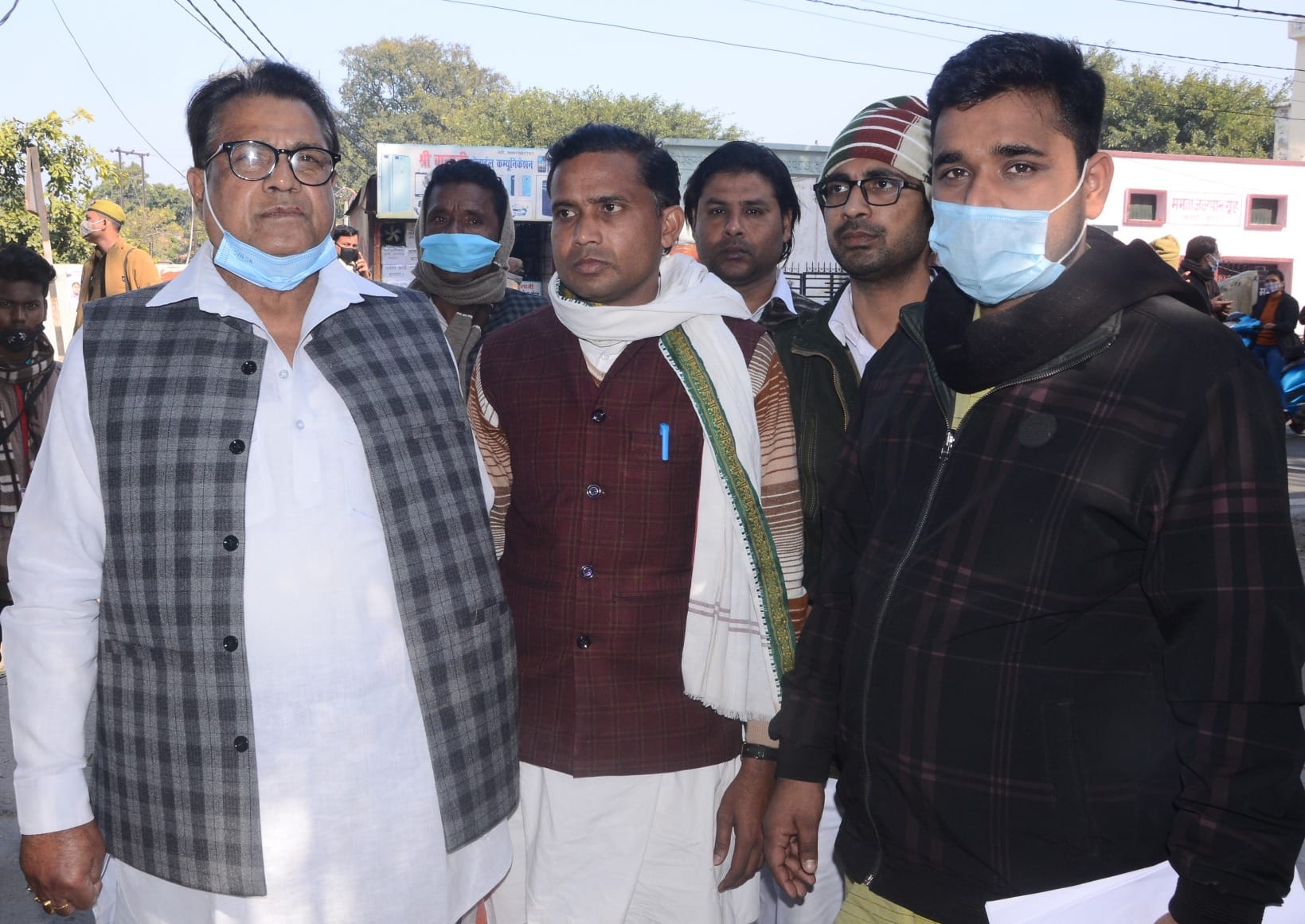 नामांकन कराने पहुंचे सहसवान सीट से कांग्रेस प्रत्याशी राजवीर यादव। संवाद नामांकन कराने पहुंचे सहसवान सीट से कांग्रेस प्रत्याशी राजवीर यादव। संवाद