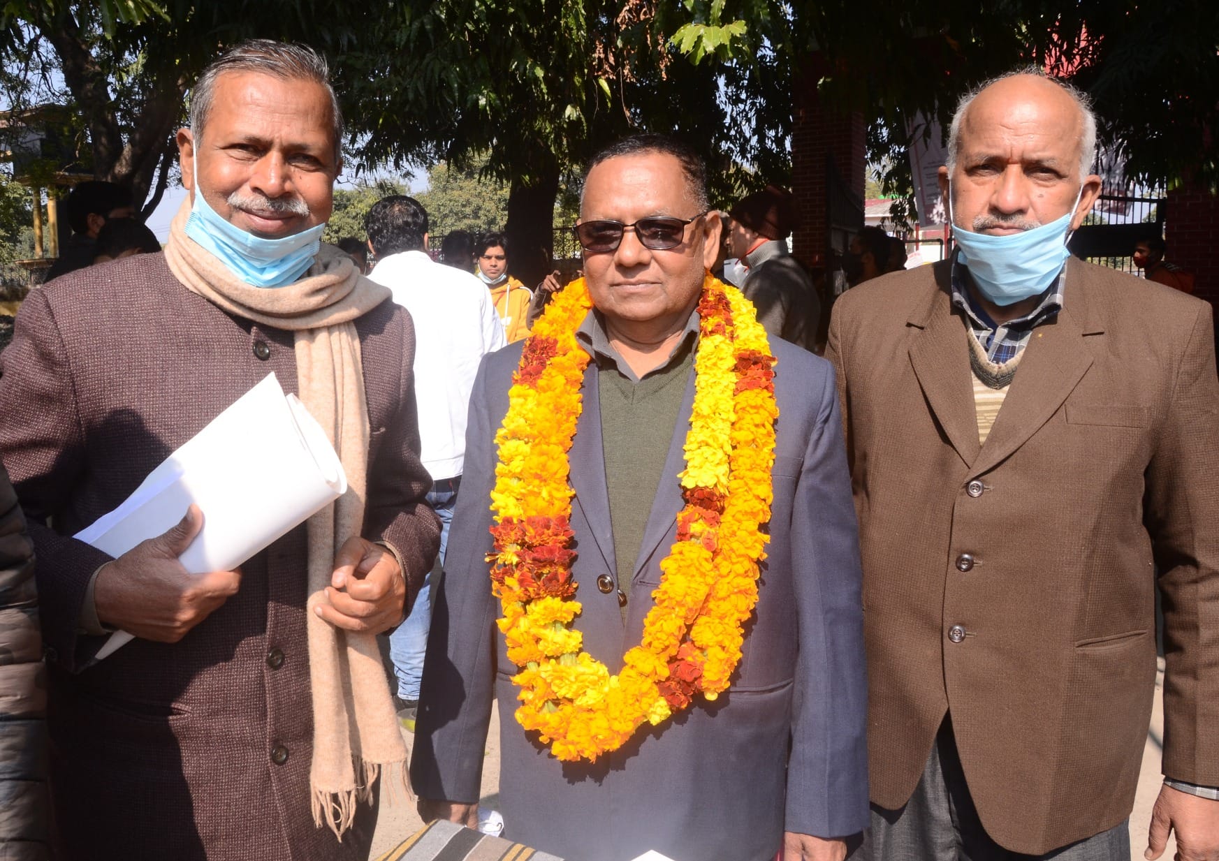 नामांकन कराने पहुंचे रापद के बीपी सोलंकी। संवाद नामांकन कराने पहुंचे रापद के बीपी सोलंकी। संवाद