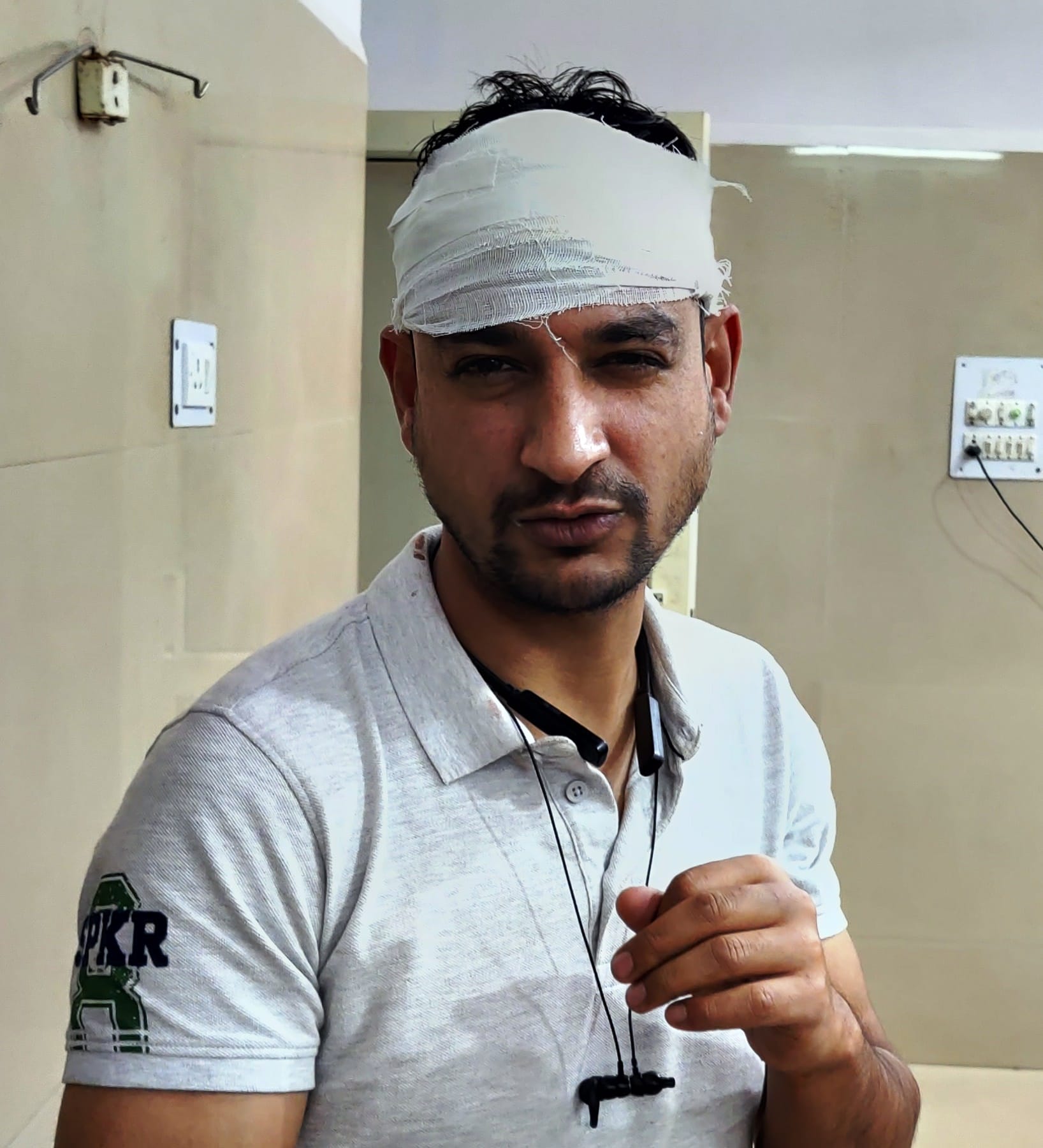 उधमपुर: जिला अस्पताल में उपचार दिन घायल. उधमपुर: जिला अस्पताल में उपचार दिन घायल.