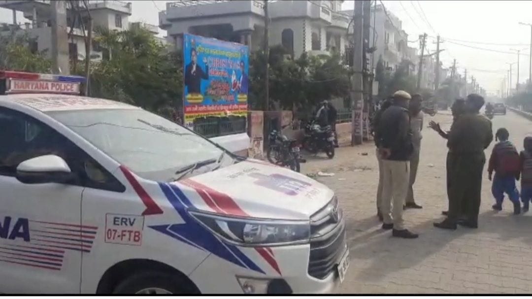 शहर में तैनात डायल 112 की टीम। शहर में तैनात डायल 112 की टीम।