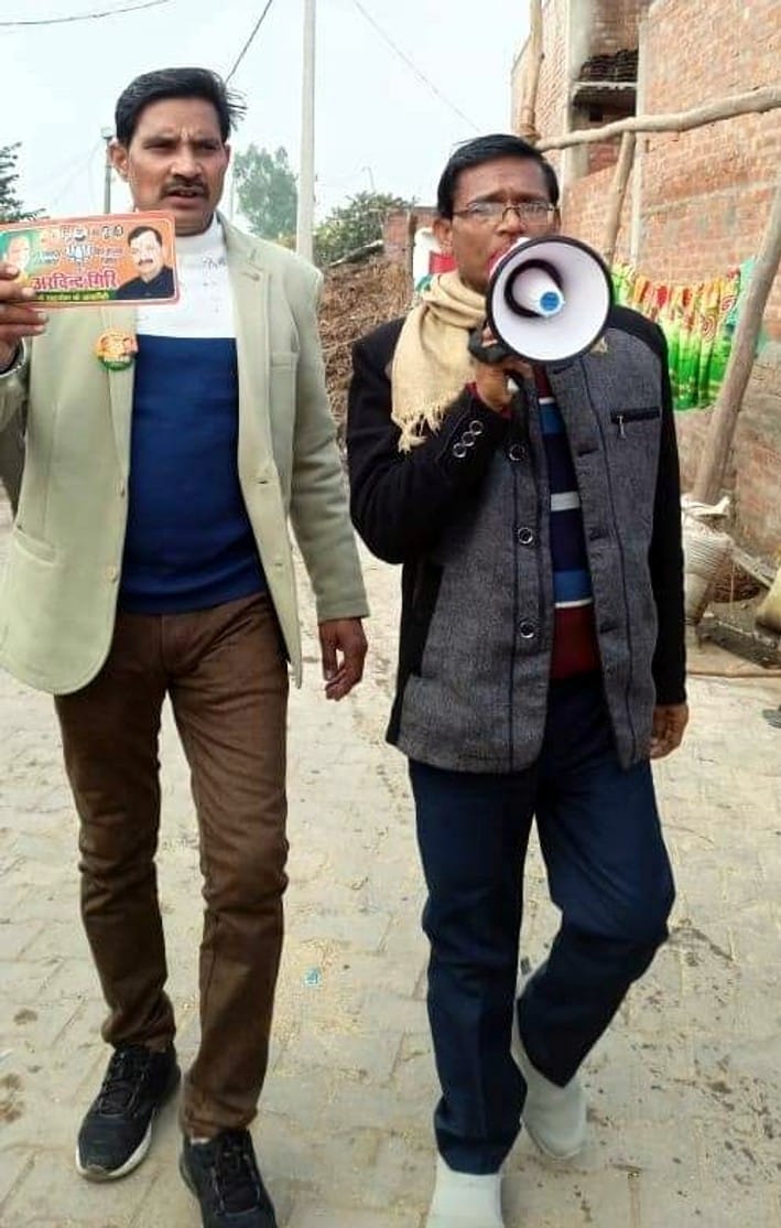 गोला विधानसभा में चुनाव प्रचार का यह अंदाज देखिए गोला विधानसभा में चुनाव प्रचार का यह अंदाज देखिए