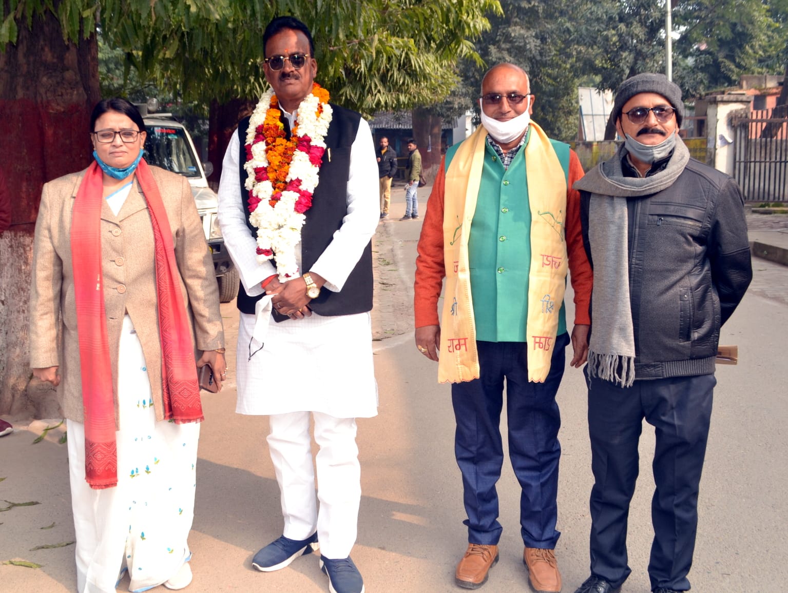 नामांकन कराने जाते भाजपा प्रत्याशी लोकेंद्र प्रताप सिंह