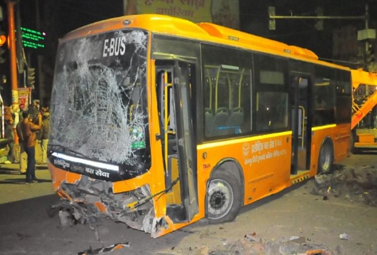 Six Dead In Kanpur Bus Accident - कानपुर : आधी रात काल बनकर दौड़ी ई बस,  हादसे में छह लोगों की मौत, नौ घायल, राष्ट्रपति ने जताया शोक - Amar Ujala  Hindi News Live
