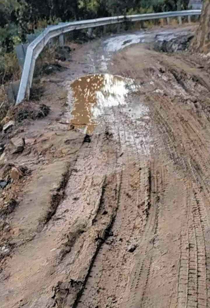 बदहाल हुआ बागेश्वर के खुनौली गांव को जोड़ने वाला मोटर मार्ग। संवाद न्यूज एजेंसी बदहाल हुआ बागेश्वर के खुनौली गांव को जोड़ने वाला मोटर मार्ग। संवाद न्यूज एजेंसी