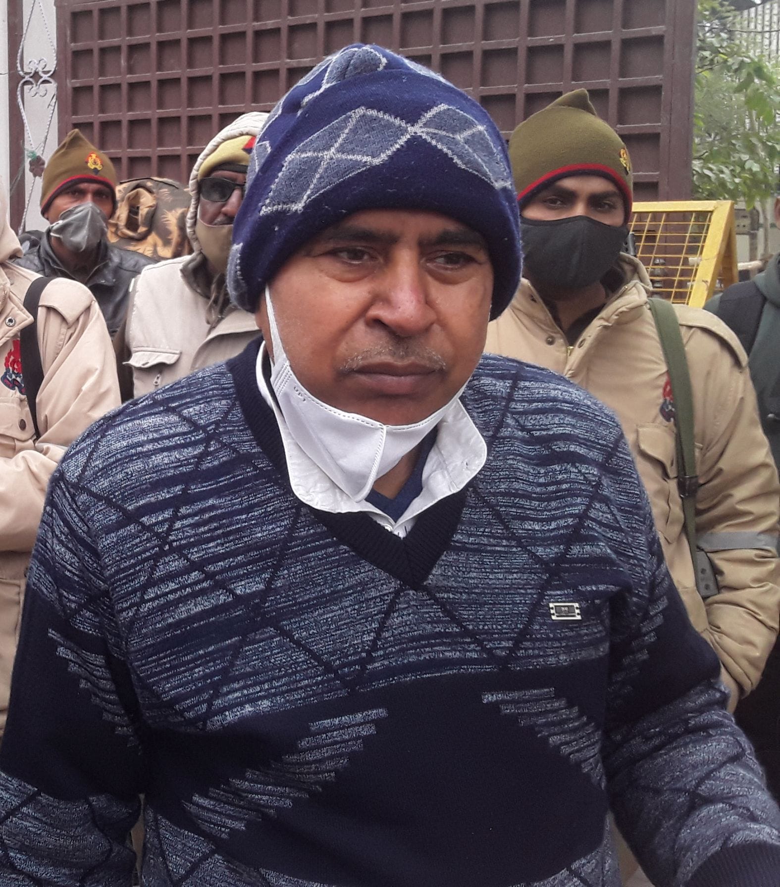 कलक्ट्रेट में नामांकन करने जाते कायमगंज से बसपा प्रत्याशी दुर्गा प्रसाद। संवाद