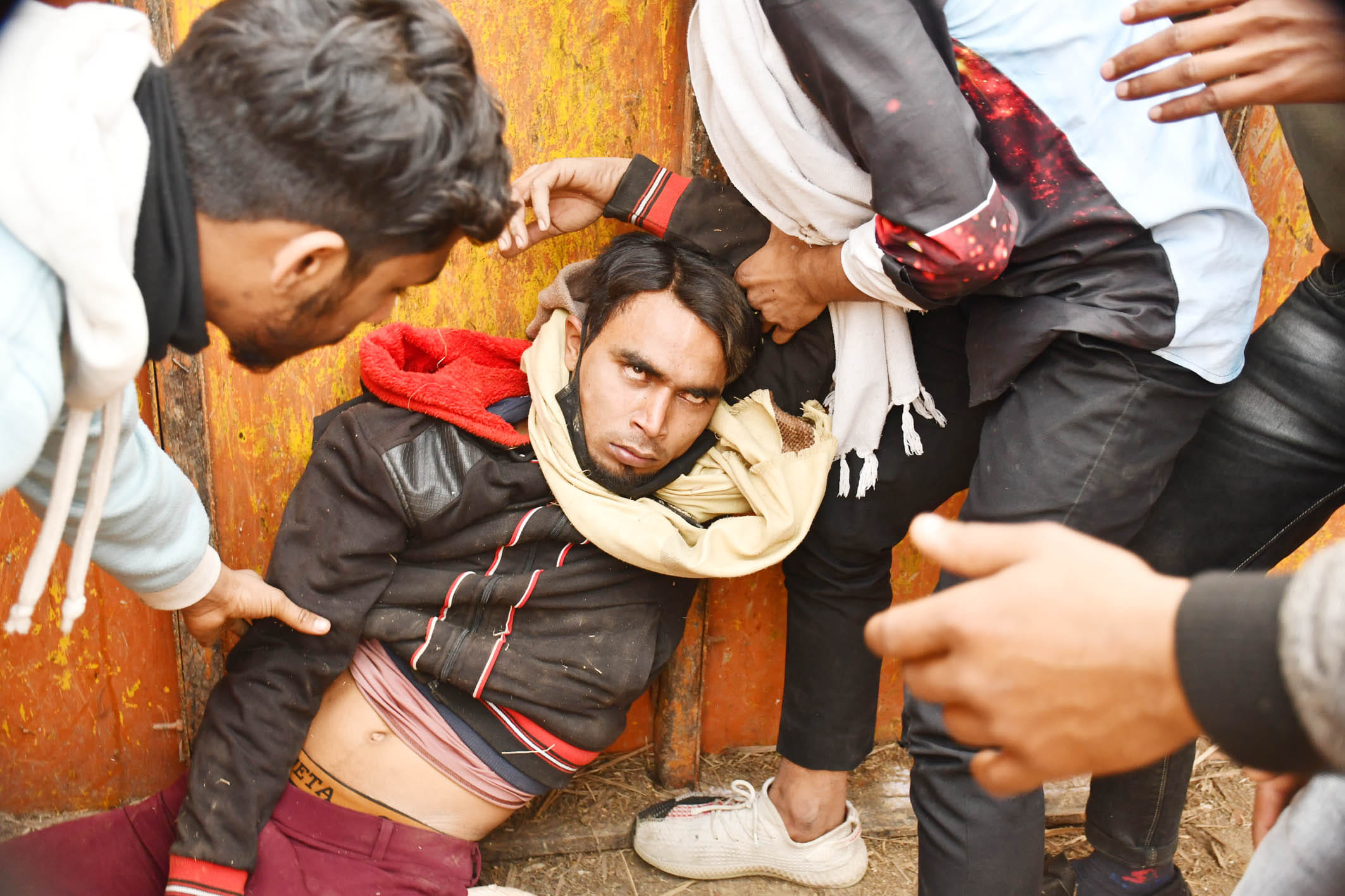 गांव वैठ में ओवेसी की सभा में करंट लगने से बेहोश हुआ युवक। गांव वैठ में ओवेसी की सभा में करंट लगने से बेहोश हुआ युवक।