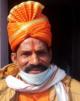 वोटर पार्टी इंटरनेशन के सदर से प्रत्याशी वीरेंद्र कुमार आर्य। संवाद
