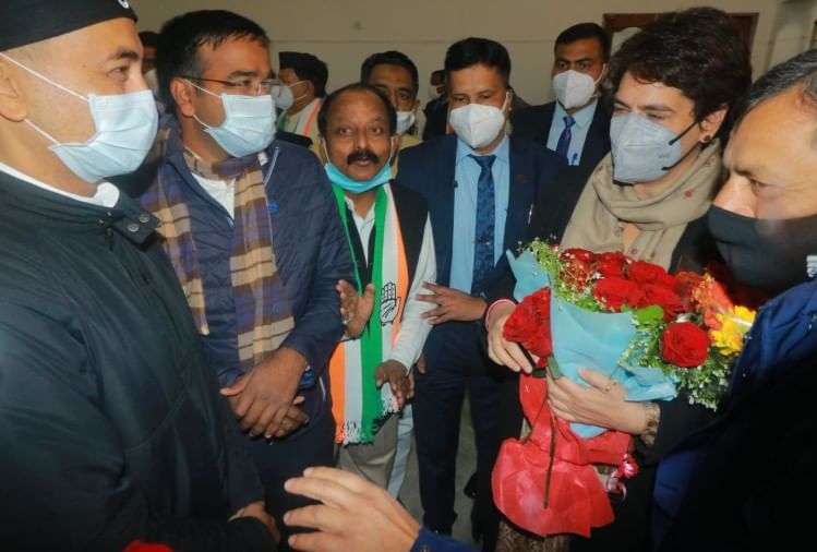 Uttarakhand Election: वर्चुअल रैली में प्रियंका गांधी ने भाजपा सरकार पर बोला हमला, पढ़ें संबोधन की खास बातें uttarakhand election 2022 congress priyanka gandhi virtual rally in dehradun latest news update today, see photos