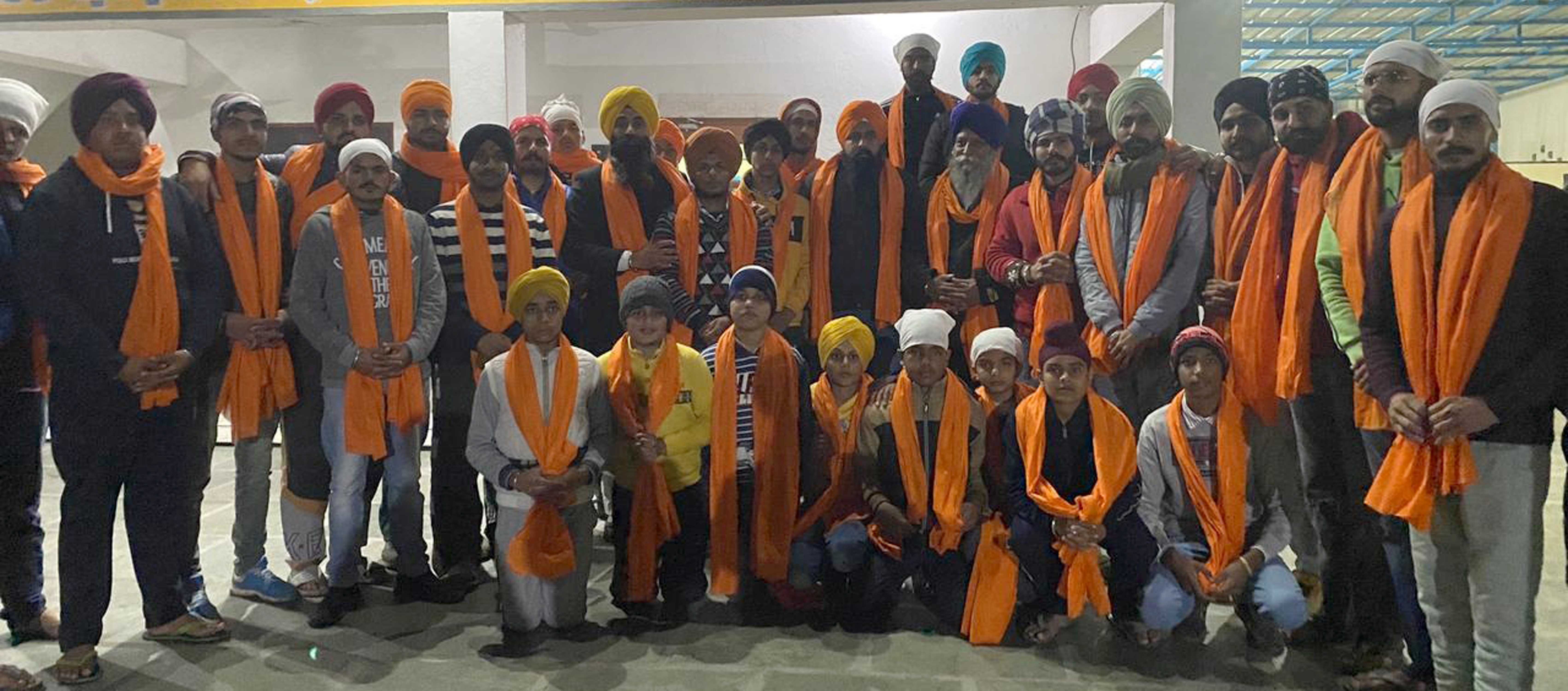 श्री मरदोंसाहिब गुरूद्वारा में आयोजित समागम समारोह में सेवादारों को सिरोपा भेंटकर सम्मानित कर? श्री मरदोंसाहिब गुरूद्वारा में आयोजित समागम समारोह में सेवादारों को सिरोपा भेंटकर सम्मानित कर?