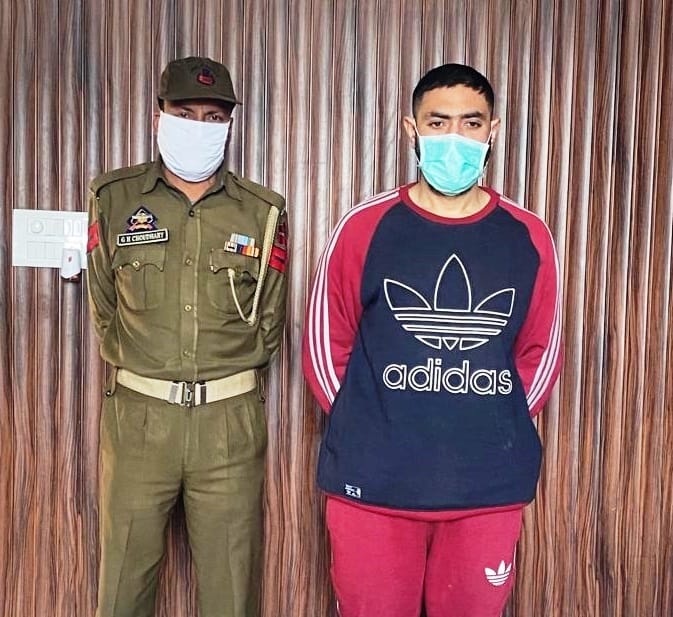 उधमपुर: उधमपुर पुलिस द्वारा पकड़े गए नशा तस्कर उधमपुर: उधमपुर पुलिस द्वारा पकड़े गए नशा तस्कर