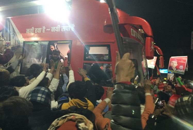 बागपत में अखिलेश-जयंत का रोड शो।
