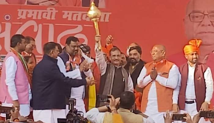 महोबा में प्रभावी मतदाता संवाद सभा हुंकार भरते डिप्टी सीएम। महोबा में प्रभावी मतदाता संवाद सभा हुंकार भरते डिप्टी सीएम।