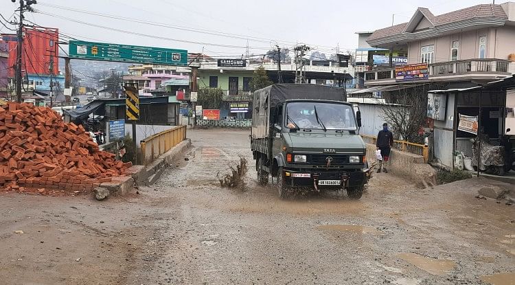 Lubang Di Jalan Pithauragarh – Ribuan lubang di jalan tiga km, Gandhari menjadi administrasi yang dibutuhkan untuk membuka perban