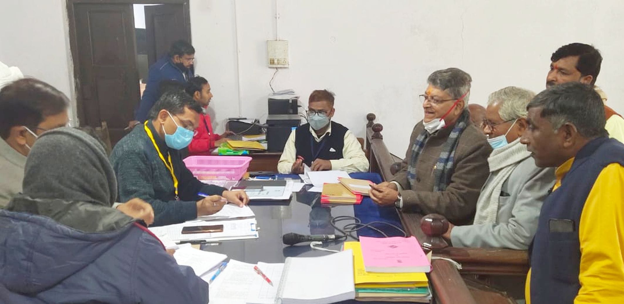 अयोध्या-नामांकन करते भाजपा के अयोध्या विधानसभा से प्रत्याशी वेदप्रकाश गुप्ता।-संवाद