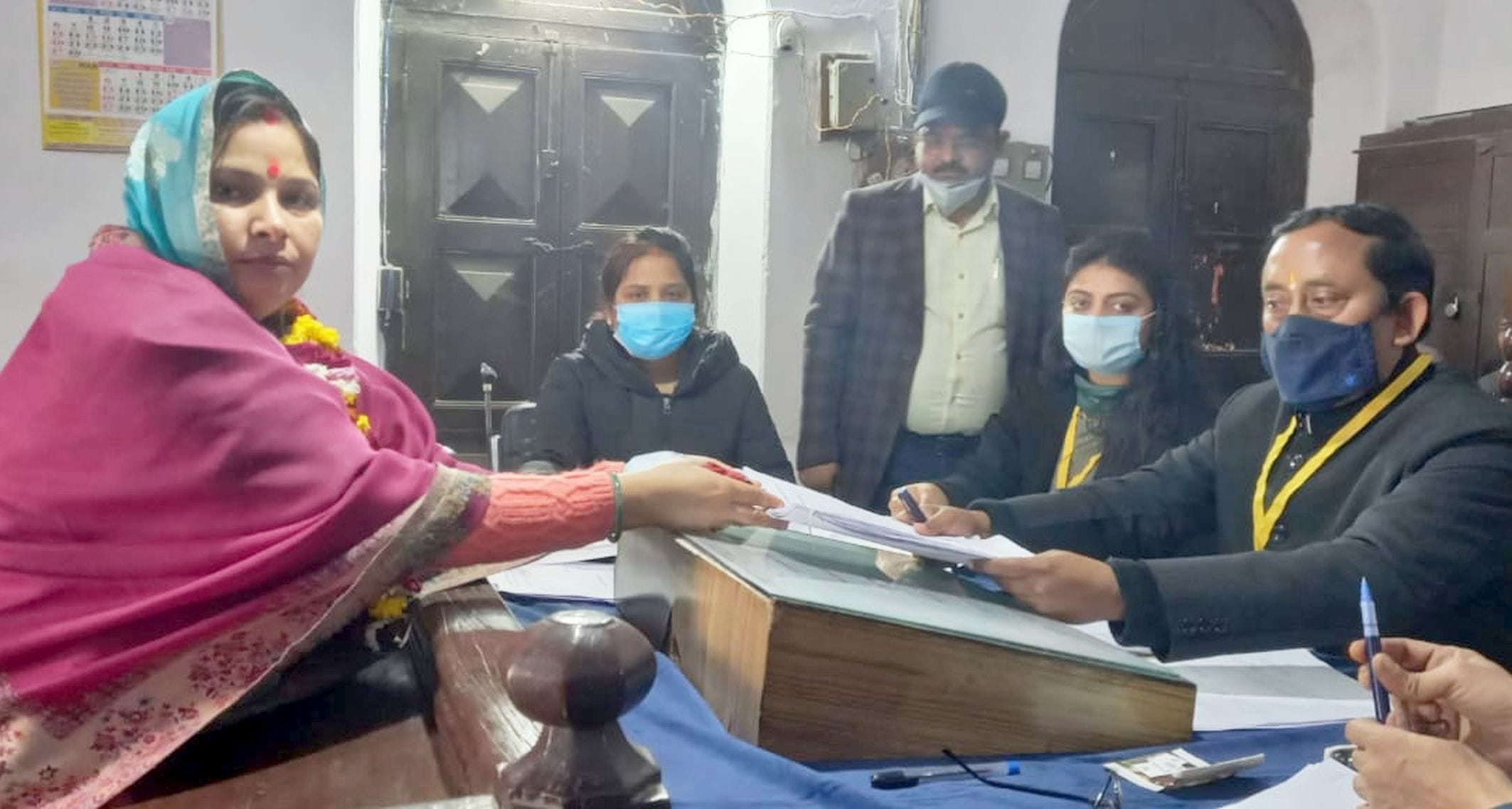 अयोध्या-नामांकन करतीं भाजपा की गोसाईगंज विधानसभा से प्रत्याशी आरती तिवारी।-संवाद