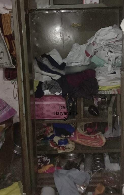   हड़ौदी गांव में चोरी के बाद खुली पड़ी अलमारी