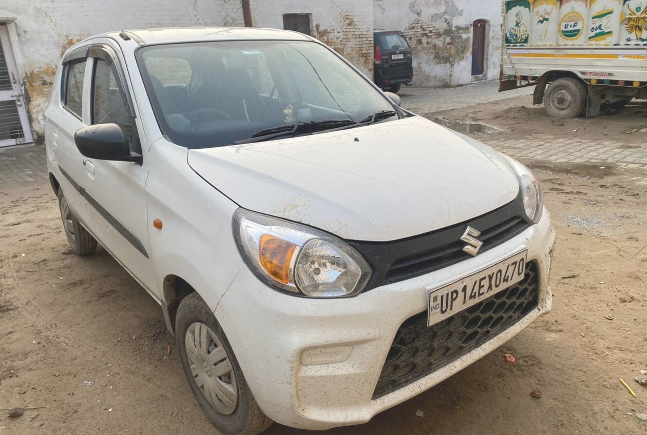पुलिस के कब्जे में ली गई गोली चलाने वाले आरोपियों की कार संवाद
