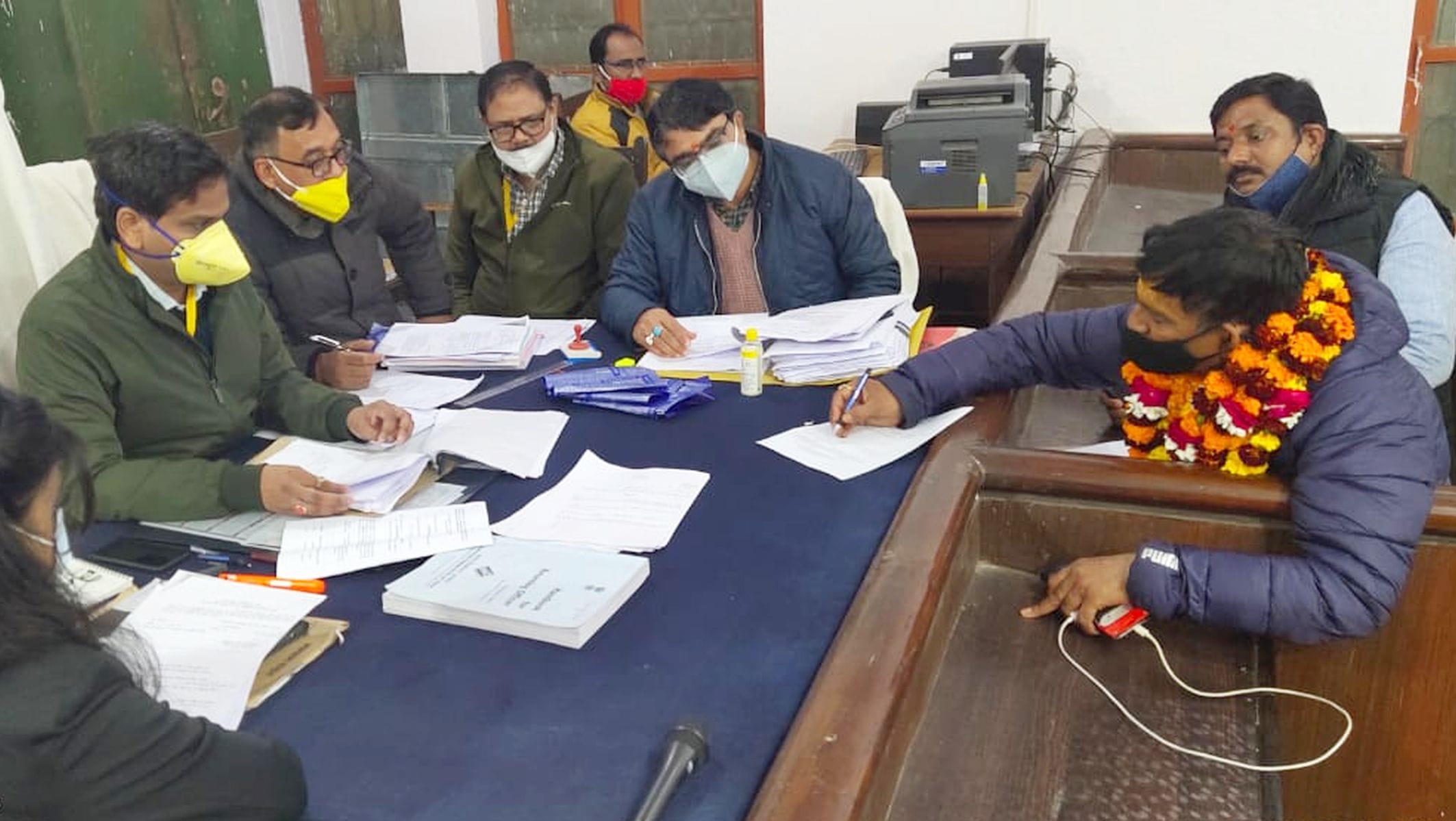 अयोध्या-नामांकन करते बीकापुर विधानसभा क्षेत्र से बहुजन समाज पार्टी के प्रत्याशी सुनील पाठक।-सं?