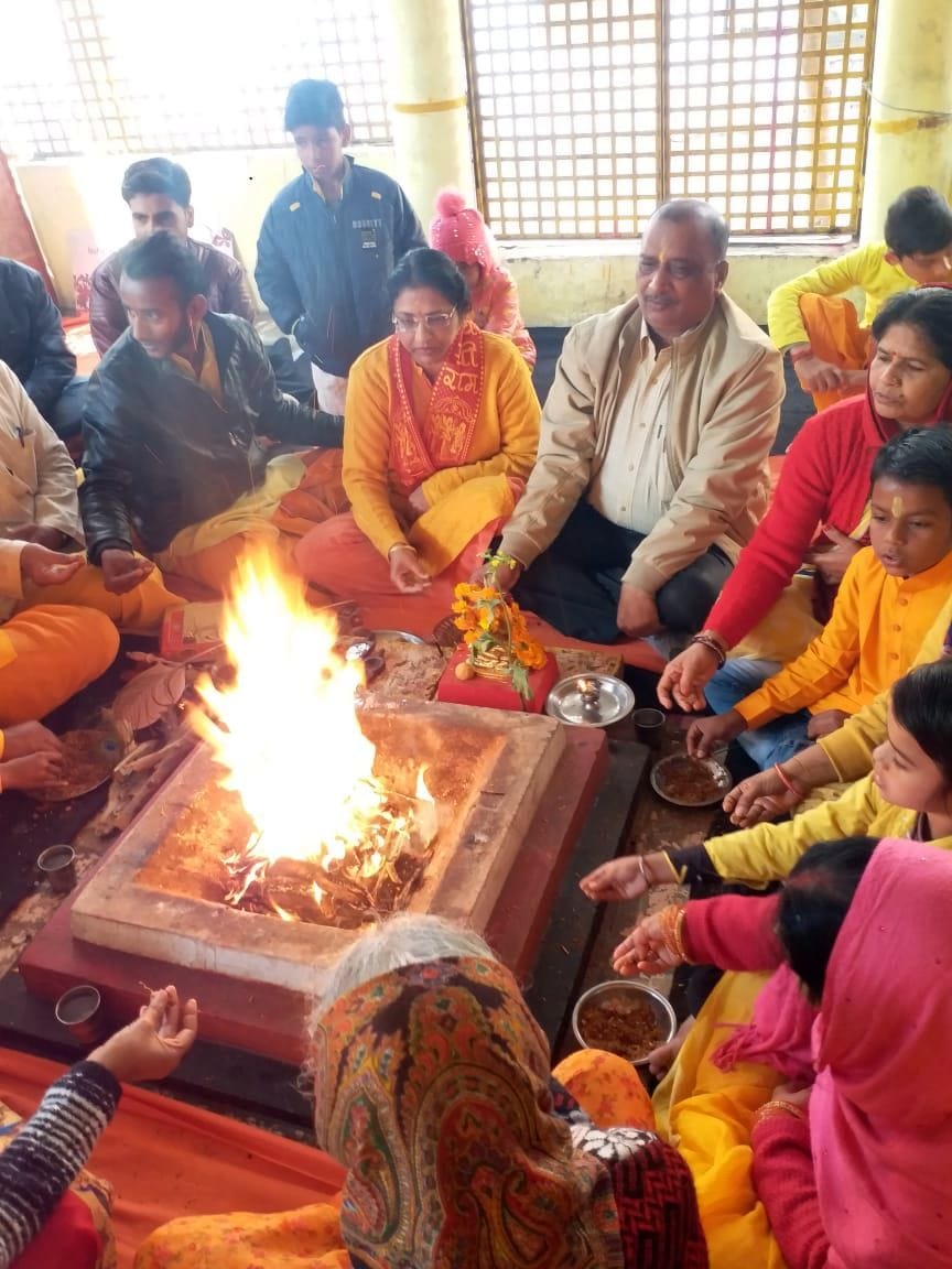 फोटो-1- वसंत पंचमी पर गायत्री साधकों ने पूजन कर हवन किया। संवाद फोटो-1- वसंत पंचमी पर गायत्री साधकों ने पूजन कर हवन किया। संवाद