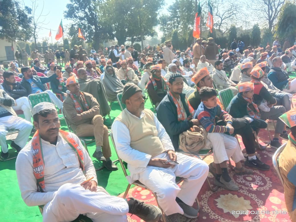 जनसभा में मौजूद भीड़