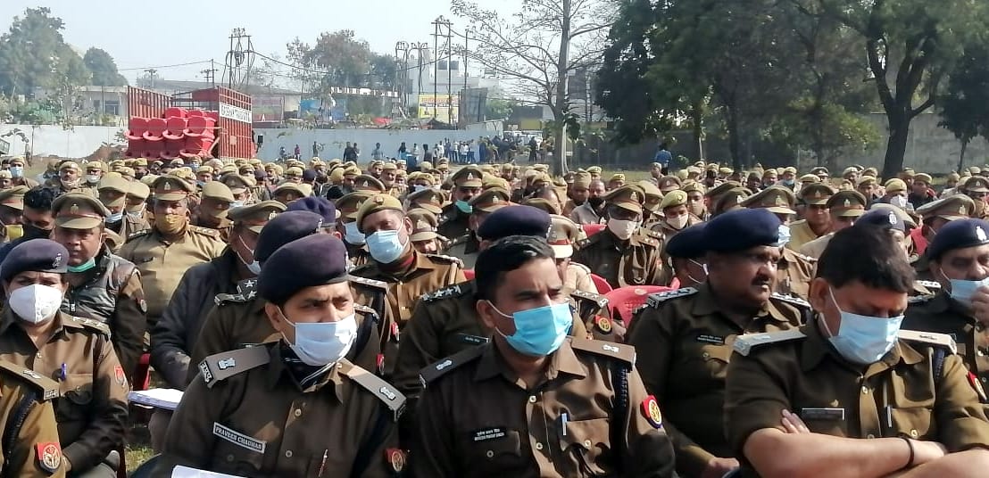बिजनौर में वर्धमान कॉलेज में उपस्थित पुलिसकर्मी। बिजनौर में वर्धमान कॉलेज में उपस्थित पुलिसकर्मी।