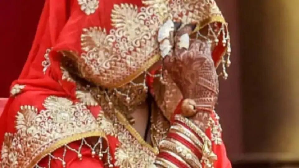 Broken Marriage For Dowry In Bareilly Nisha Sitting As A Bride Procession  Has Gone Somewhere - मामा तूने ये क्या किया: दुल्हन बनकर बैठी रही निशा...बरात  भी निकली लेकिन अचनाक हुआ कुछ