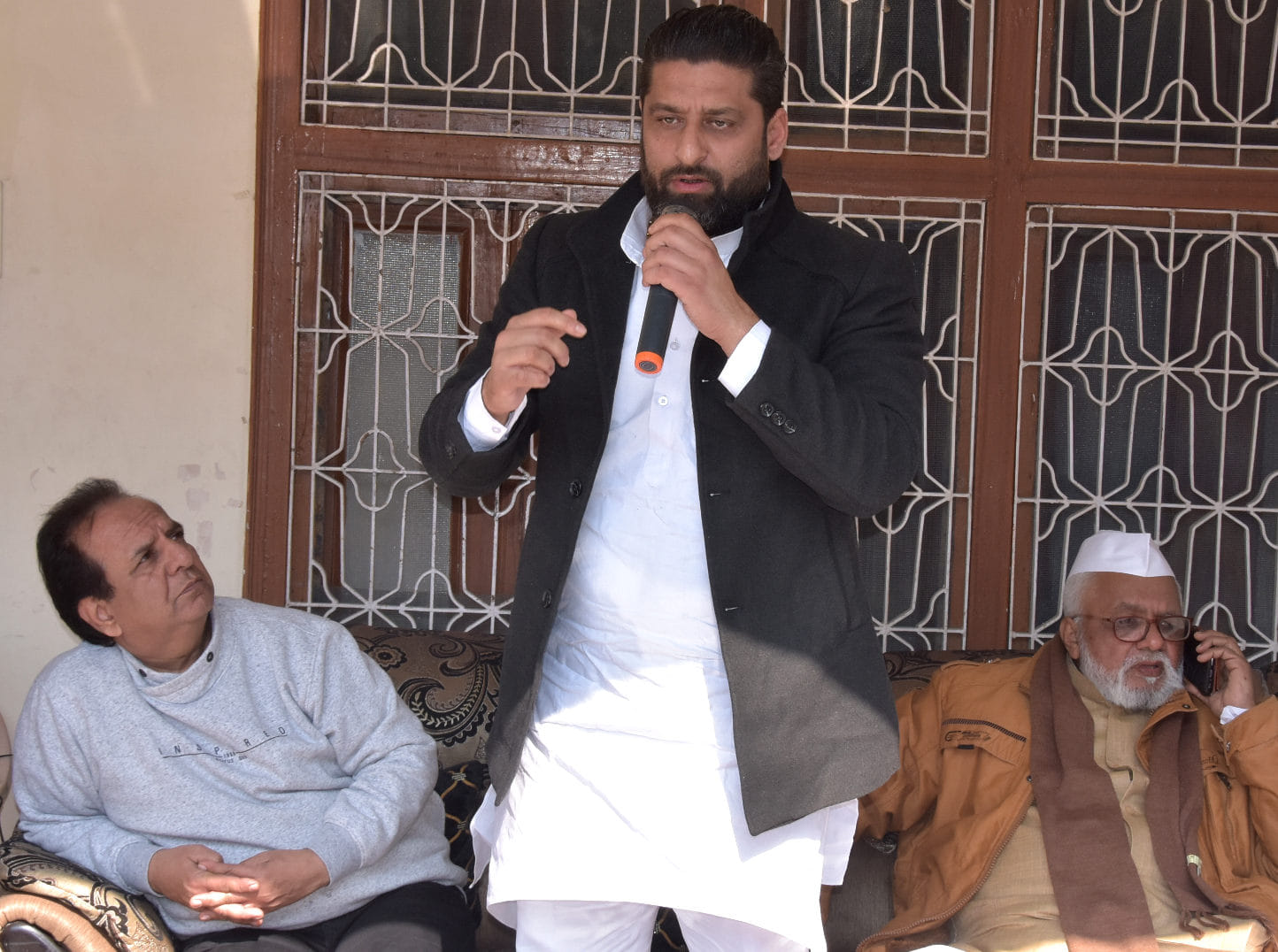 चन्द्र नगर में चुनावी चौपाल को संबोधित करते बसपा सहारनपुर प्रत्याशी मनीष अरोड़ा