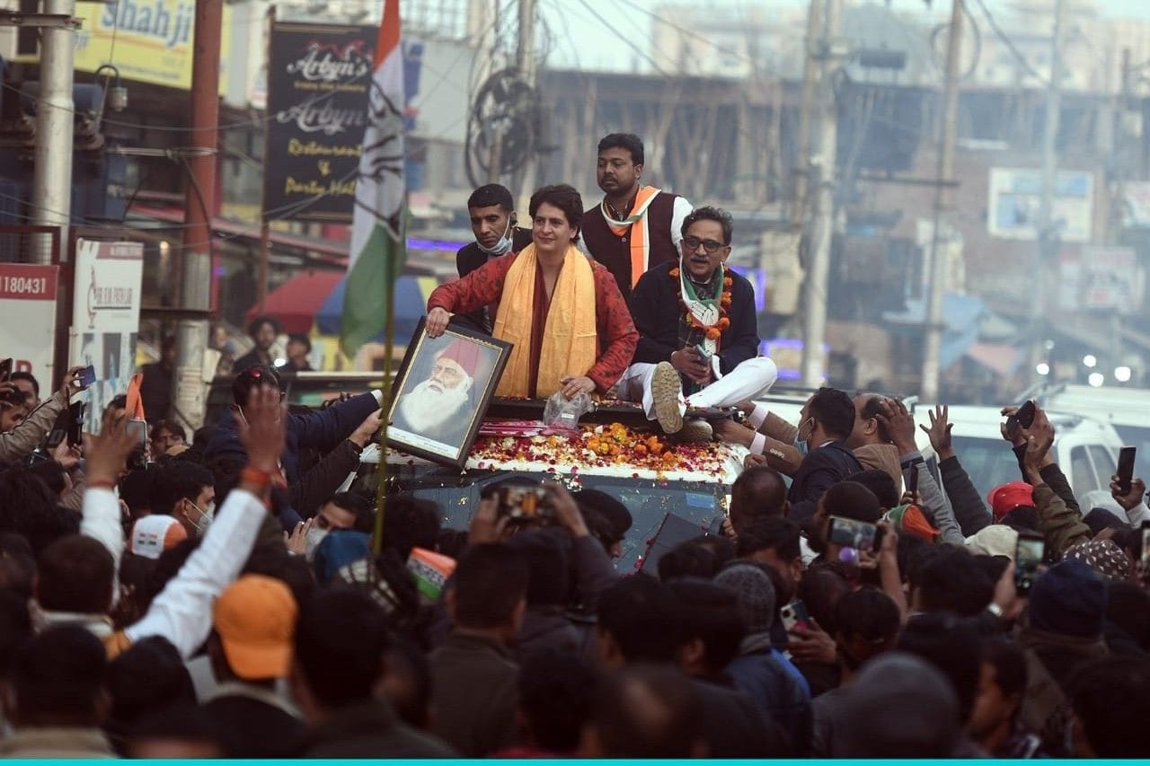 दोदपुर में रोड शो करते प्रियंका गांधी और कोल प्रत्याशी विवेक बंसल । दोदपुर में रोड शो करते प्रियंका गांधी और कोल प्रत्याशी विवेक बंसल ।