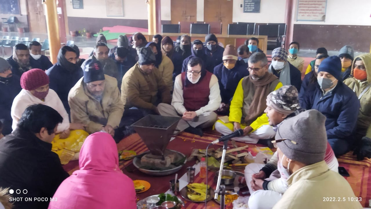 लाला जगदीश प्रसाद सरस्वती विद्या मंदिर इंटर कॉलेज में वसंत पंचमी पर हवन करते हुए लाला जगदीश प्रसाद सरस्वती विद्या मंदिर इंटर कॉलेज में वसंत पंचमी पर हवन करते हुए