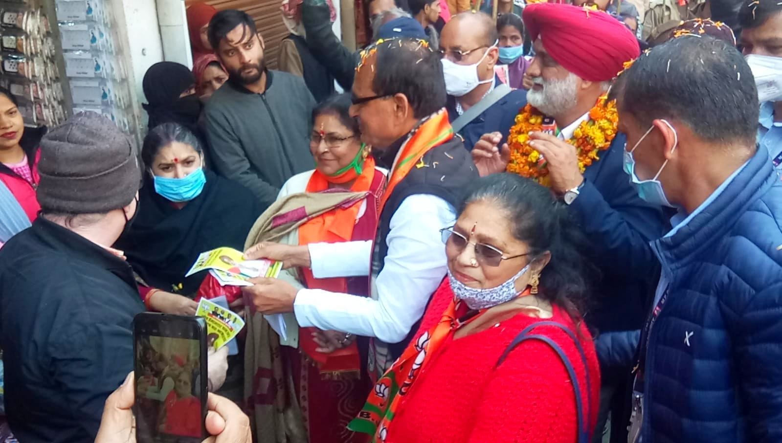 काशीपुर: मध्य प्रदेश के मुख्यमंत्री शिवराज सिंह चौहान भाजपा प्रत्याशी के लिए प्रचार करते हुए। स? काशीपुर: मध्य प्रदेश के मुख्यमंत्री शिवराज सिंह चौहान भाजपा प्रत्याशी के लिए प्रचार करते हुए। स?