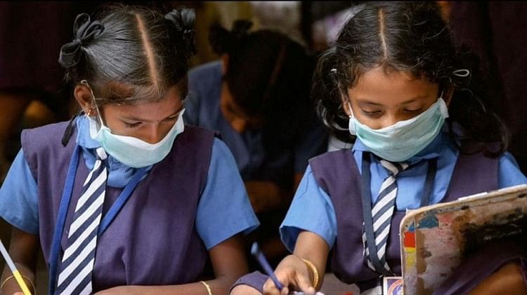 उत्तराखंड: निजी स्कूलों से बेहतर किए जाने के दावे फेल, कितना भी पैसा दो पर नहीं सुधारेंगे सरकारी स्कूल