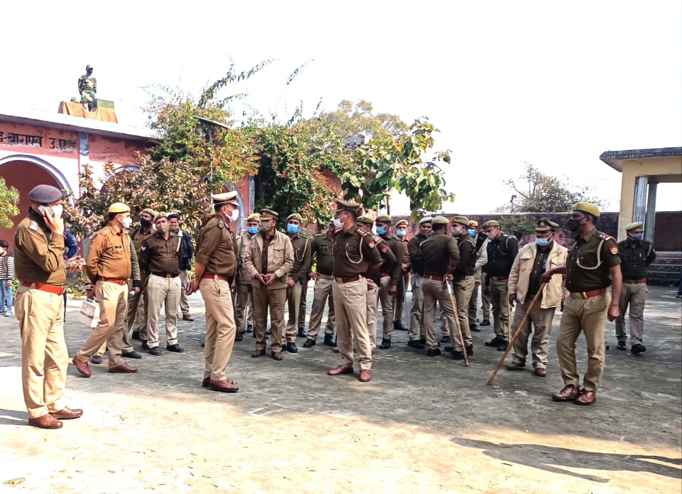 छपरौली क्षेत्र में बूथों पर मतदान का जायजा लेते आईजी मेरठ प्रवीण कुमार छपरौली क्षेत्र में बूथों पर मतदान का जायजा लेते आईजी मेरठ प्रवीण कुमार