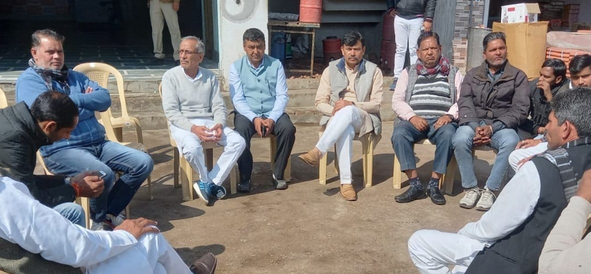 बड़ौत की पत्थर मंडी में कार्यकताओं से वार्ता करते भाजपा प्रत्याशी केपी मलिक बड़ौत की पत्थर मंडी में कार्यकताओं से वार्ता करते भाजपा प्रत्याशी केपी मलिक