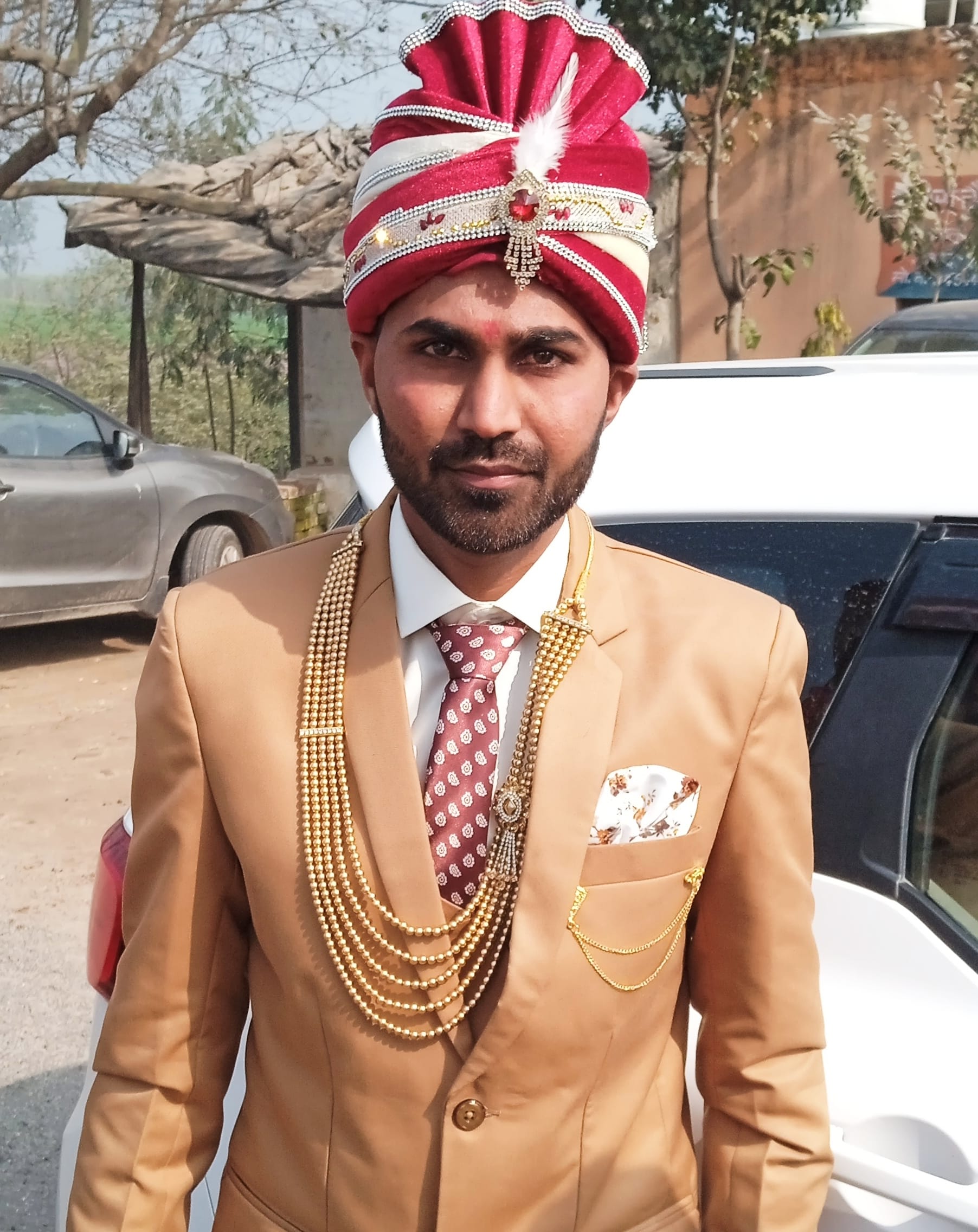 शामली वोट डालने के बाद शादी के लिए रवाना होता गांव झाल निवासी दूल्हा महेश। शामली वोट डालने के बाद शादी के लिए रवाना होता गांव झाल निवासी दूल्हा महेश।