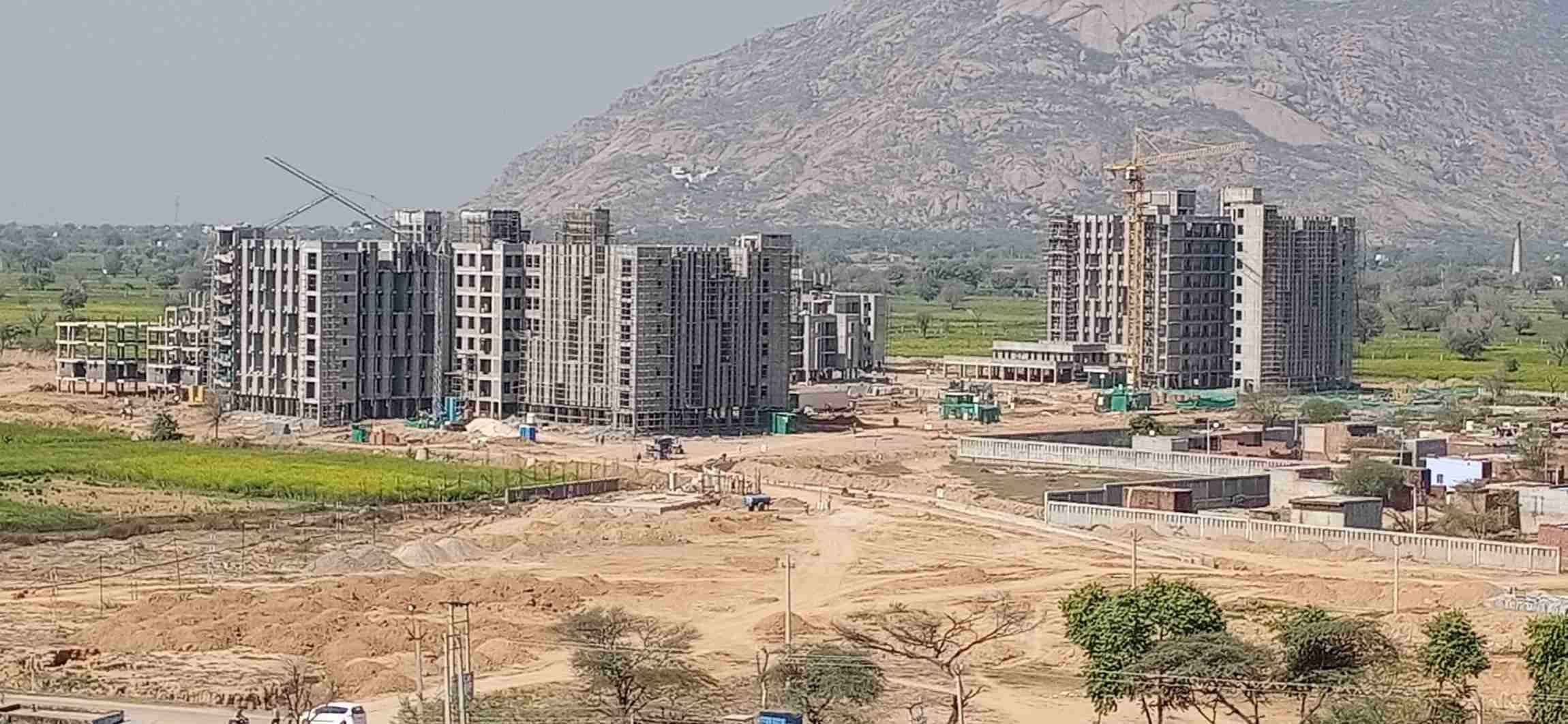  निर्माणाधीन मेडिकल कॉलेज में बने सरकारी क्वार्टर । संवाद